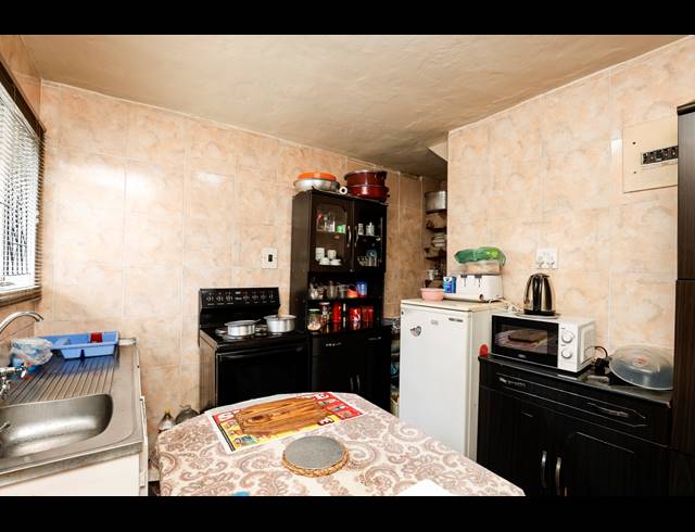 2 BEDROOM FREEHOLD FOR SALE IN EASTBURY
